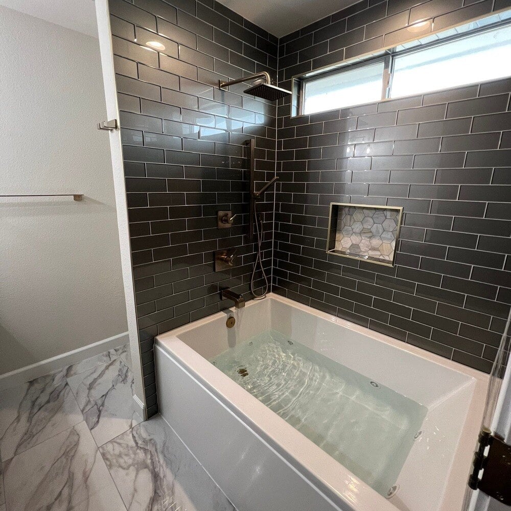 Bathtub with black subway tile