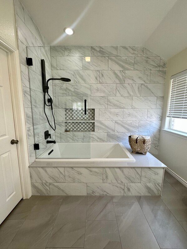 san-antonio-bathroom-remodel-black-shower