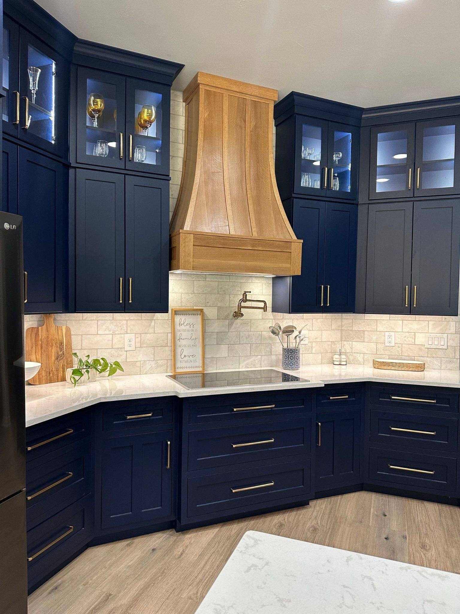 San Antonio kitchen remodel with sandalwood floors, dark blue cabinets, and white countertops